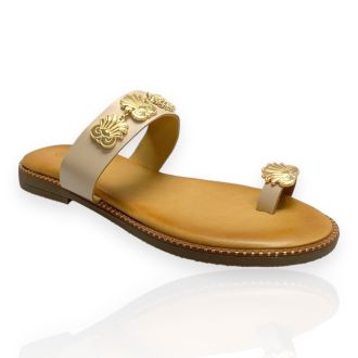 Γυναικεία σανδάλια σε μπεζ χρώμα με χρυσά στοιχεία  723572